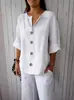 Camiseta holgada de verano para mujer, de algodón y lino, con cuello en V y botones, de Amazon, para Europa y América, 2025