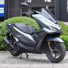 Adecuado para 25 Modelos de Accesorios de Modificación de Barra de Escape Portabultos Trasero para Bumper de Pcx160, Instalación No Destructiva Acero al Carbono Parachoques Trasero Motocicleta