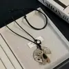 Collar de Cuerda Tejida con Osito de Peluche Flocado de Moda Genial para Mujer Diseño de Nicho Retro Popular Accesorio de Buena Suerte Cadena Larga para Suéter