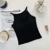 Nuevo top de tirantes acanalado cálido de otoño e invierno, color liso, con sujetador incorporado, versátil para usar en capas o solo