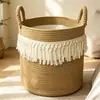 Cesta de almacenamiento para juguetes de bebé estilo nórdico personalizada, cesta de almacenamiento tejida con cuerda de algodón con adorno de borlas, cesto de lavandería redondo con asas