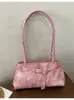 La popular bolsa de hombro y la bolsa de axila de este año son nuevos diseños de nicho vintage transfronterizos con hebillas de cinturón, que ofrecen gran capacidad y una sensación de alta gama para mujeres