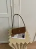 Bolsa de ombro feminina retrô francesa para comércio exterior transfronteiriço, nova bolsa baguette de nicho de alto valor, bolsa de ombro da moda de luxo leve