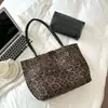 Shuai Mijia 2026 Outono Nova Bolsa Tote Estampa de Leopardo Feminina Grande Capacidade para o Dia a Dia Bolsa de Ombro Único Bolsa de Mão Moda Retrô