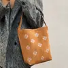 Bolso Cubo Retro de Moda de Gran Capacidad para Mujer Estilo Nuevo Invierno 2025 El Más Fácil de Combinar Bolso de Mano para Hombro de Gama Alta