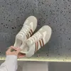 Zapatillas de entrenamiento alemanas para mujer con bloques de color estilo coreano, nuevas para otoño de 2026, ligeras, versátiles, finas, que aumentan la altura, zapatillas deportivas casuales