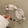 Estilo avanzado Otoño e Invierno Nuevo estilo Aro para el cabello Pinza para el cabello de parte superior craneal alta para mujer Temperamento Lavado de cabello a presión lateral ancho Hebilla para la cabeza de estilo avanzado