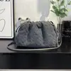 Bolsa Nuvem Camurça Fosca Retrô Boca Dourada Bolsa Tecida à Mão 2025 Nova Bolsa de Mão Pregueada Formato Dumpling