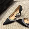 Primer encuentro: Zapatos de boda color champán para mujer, colección 2026, stilettos de satén de punta fina con tacones de aguja delicados, diseño simple, pedrería brillante, nuevos tacones altos de estilo francés