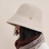 Sombrero de Pescador de Lana Japonés de Ala Corta Delantera y Larga Trasera, Simple Invierno Cálido Moda Nueva 2025 Protección para Orejas Negro Sombrero Frío para Mujeres