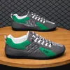 Sapatos de dirigir masculinos primavera sapatos masculinos moda tudo combina tênis casual cano baixo leve fácil de calçar ervilhas moda
