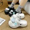 Lindo Dibujo Animado Peluche Corazón Perro Canela Gordo Accesorios Zuecos Grillete Extraíble DIY Resina Hebilla de Zapato al por Mayor