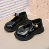 Zapatos de cuero estilo británico para niños, nuevo estilo primavera/otoño 2026, de suela blanda, para niños pequeños y bebés.