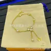 [Novidades Contínuas] Pulseira Cruzada Nova de Alta Qualidade Réplica Lv Letra V com Etiquetas, Artesanato de Ponta Atacado
