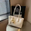 Bolso tote de alta gama transfronterizo para mujer, gran capacidad, nuevo diseño de moda para el verano 2026, bolso de hombro versátil para el trabajo y el trayecto