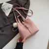 Bolso Satchel Sencillo de Nicho Bolsa Cesta de Verduras para Mujer 2025 Otoño Nuevo de Gran Capacidad para Viajar en Transporte Público Bolso Cubo de Hombro Único Cruzado