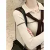 Suéter de punto slim fit con cuello polo, bloques de color blanco roto, estilo universitario para mujer, nueva colección 2026