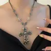 Colar com Pingente de Caveira e Cruz Punk Nicho Estilo Ins Retrô para Mulheres Hip-Hop Menina Picante Gargantilha Corrente para Clavícula Ins