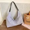 Bolso tote de un solo hombro, suave y relajado, estilo coreano para estudiantes universitarios, perfecto para un look casual y de espíritu libre de camino a clase