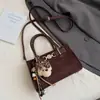 Nuevo Bolso Cuadrado Pequeño de Diseño Nicho Otoño e Invierno 2025 Bolso Cruzado Estilo Coreano de Alta Gama para Mujer Estilo Retro Bolso de Hombro
