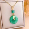 Collar con Colgante Ruyi y Paz, Collar de Imitación de Jade con Patrón de Nube de Lujo Ligero, Accesorio para Mujer con Diseño de Nicho y Sensación de Alta Gama, Cadena para Clavícula