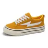 Zapatos casuales de lona blancos para mujer estilo coreano de suela gruesa para otoño con un look vintage, modelo 8229