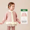 Ropa para Niños Tong Bei 2026 Otoño Nuevo Estilo Suéter Falso de Dos Piezas para Niñas Bloque de Color Parche Dulce Cardigan de Volantes Superior