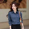 Foto Real de Camisa Jeans Lavada Estilo Hong Kong Vintage Caseira para Mulheres, Novo Modelo Outono 2025, Camisa de Manga Longa em Camadas, Azul, Outras Cores
