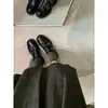 Sapatos de salto alto com fivela dupla e padrão esculpido no mesmo estilo da Mãe Uva, mocassins femininos de sola grossa estilo universitário britânico