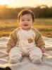 Macacão de Pelúcia Outono Inverno para Bebê Bordado de Ursinho Bloco de Cores Manga Raglan Macacão Quente para Bebê Traje de Engatinhar para Exterior