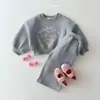 Conjunto de sudadera holgada de estilo coreano para mujer, adelgazante, con bordado de corazón y lazo, manga larga, conjunto de dos piezas dulce y lindo para primavera y otoño