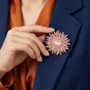 Europa y Estados Unidos transfronterizo súper ventas broche de girasol de cristal de alta calidad moda exquisita versátil accesorios para vestido de banquete corsage mujer