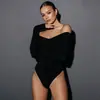 Macacão feminino europeu e americano transfronteiriço, novo, ombro a ombro, decote V, plissado, manga longa, justo, cintura alta, estilo socialite elegante para mulheres