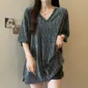 Camiseta Elegante Plus Size com Fenda e Decote V de Manga Curta para Mulheres, Novo Estilo Verão 2026, Caimento Solto, Emagrecimento, Cobre Gordura Corporal, para Mulheres Plus Size