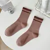 Meias de Novo Estilo para Primavera e Verão para Mulheres, Meias de Cano Médio, Anti-Pilling, Listradas Caneladas Pretas e Brancas Longas, Estilo Tendência de Celebridade da Internet