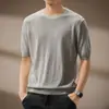 Camisa de Tricô Redonda de Manga Curta Macia e Minimalista para Homens, Estilo Old Money de Verão, Versátil para o Trabalho, Camiseta Leve para Negócios