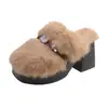 Chinelos peludos de salto ultra alto com strass para mulheres, de calçar, outono/inverno 2026, forrados com pelúcia, bico fechado, chinelos de algodão com salto grosso