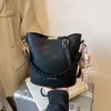 Nova Moda da Primavera de 2026 Bolsa Saco para o Dia a Dia para Mulheres, Simples e Exquisita, Bolsa de Ombro e Transversal Versátil, Bolsa de Couro Macio para o Ombro