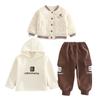 Conjunto de tres piezas con letras bordadas en la espalda gruesa con forro polar de invierno para niños de 2024, traje bonito para bebés, ropa para niños
