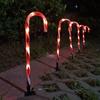 Guirnalda de luces solares enchufables de Amazon con cinco luces navideñas para patio, jardín y césped.