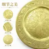 Venta al por mayor para comercio exterior Plato Decorativo Dorado de 13 pulgadas Vintage Americano Repujado con Bordes Curvos y Patrones Tallados para Sala de Estar Decoración del Hogar