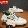 Zapatos de meter para hombre, nuevas zapatillas transpirables de malla para verano, zapatos deportivos casuales para hombre, zapatos versátiles de moda M