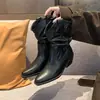 Botas curtas de bico fino estilo celebridade da internet femininas 2026 Outono novo botas de cowboy ocidentais retrô salto grosso botas Martin