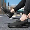 Tênis Masculino Tamanho Grande Verão Simples Leve Esportivo Casual Malha Fina Respirável Moderno Solado Macio Tênis Casuais para Corrida