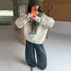 Sudadera tipo chal estilo universitario para niñas 2026 Nuevo Conjunto de Otoño de Moda para Niños Top con Estampado de Letras y Conjunto de Jeans