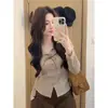 Camiseta de Renda com Cadarço e Manga Longa Estilo Desejo Puro para Mulheres, Camisa Base Única para Cinchar a Cintura do Início do Outono, Top Khaki de Nicho