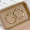 Brincos de Argola Minimalistas da Moda em Ouro para Mulheres, Simples e Elegantes com um Toque de Luxo, Argolas Versáteis para Orelha, Brincos Tendência
