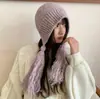Gorro de Punto Único para Cola de Caballo para Mujer, Estilo Coreano, Nuevo Modelo Otoño/Invierno 2025, Cálido, Adelgazante de Rostro, Gorro de Lana con Orejeras y Borla