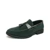 Mocasines retro británicos de gamuza con borlas para hombre, zapatos casuales de cuero slip-on de moda para negocios para todas las estaciones para hombre