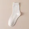 Meias 100% Algodão Wepina para Mulheres, Meias de Cano Médio Absorventes de Suor e Resistentes a Odores, Meias Sem Costura para Meninas da Estação Primavera, Meias Lisas Femininas de Zhuji